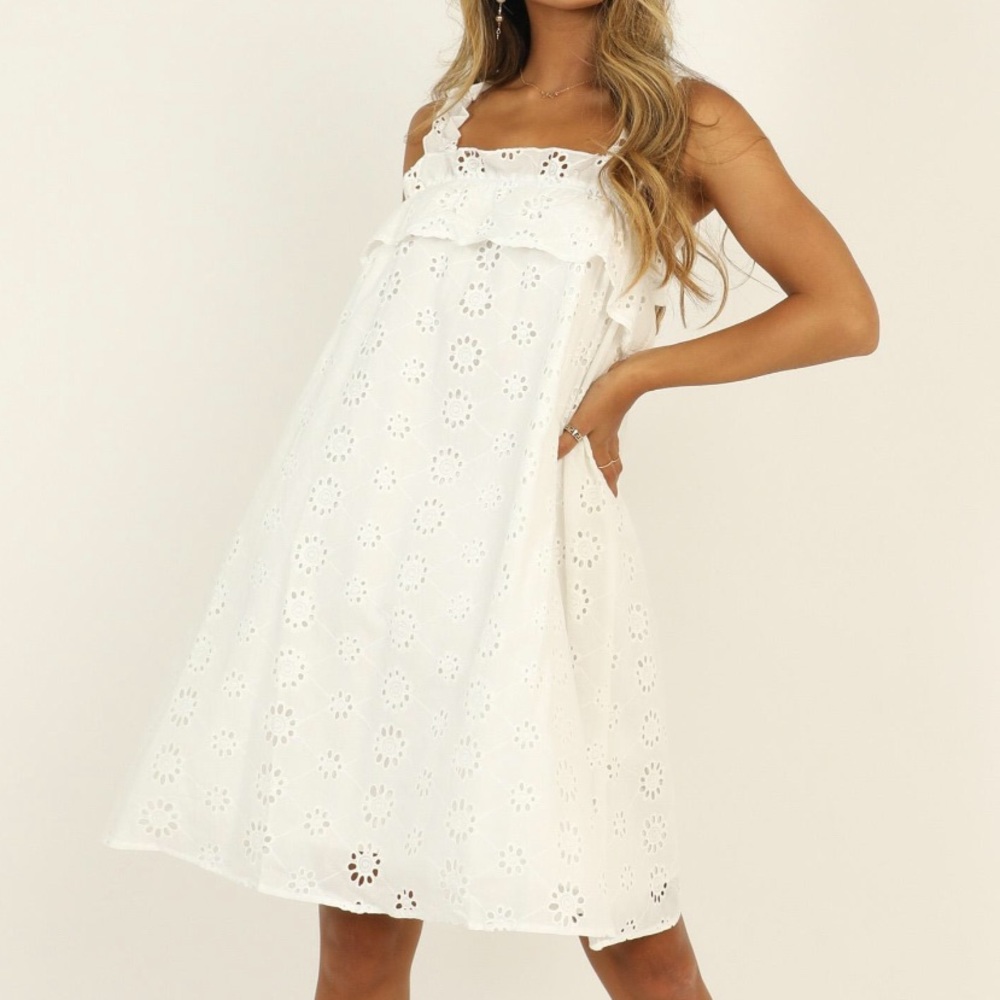 Eyelit White dress in size 14